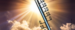 Thermometer unter der Sonne bei 30 Grad