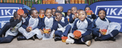 Beispiel für globale Nachhaltigkeit: Ein Schulgarten bereichert den Speiseplan der Kinder.